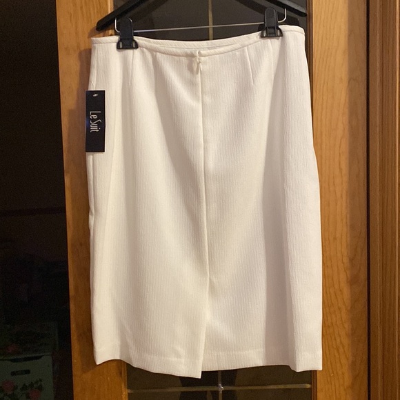 White Le Suit skirt suit - Picture 8 of 9
